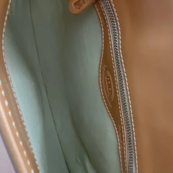 *NEW* Tod’s leather handbag - Picture 7 of 14